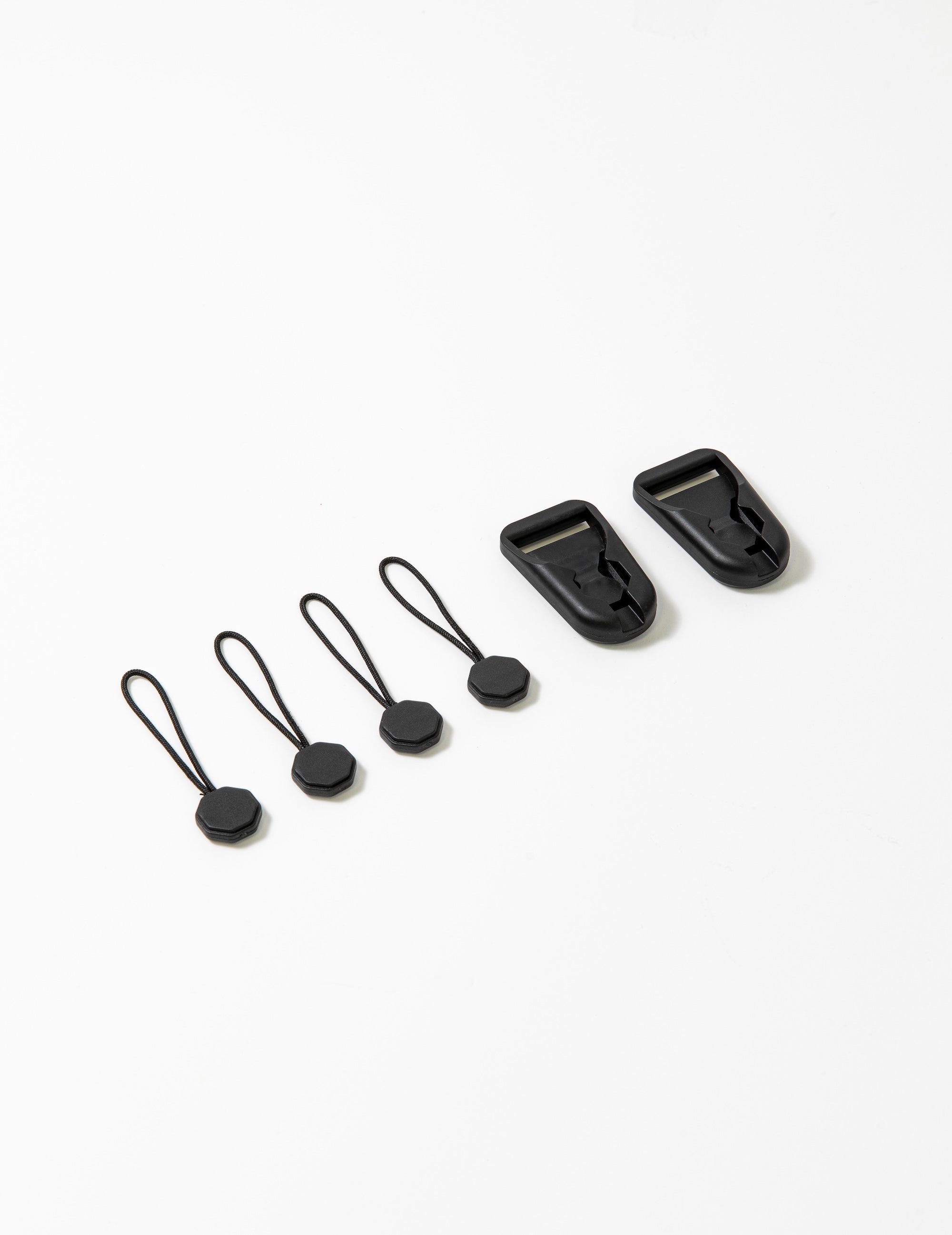 Camstrap Easy Clip Schnellverschluss-Connectoren zwischen einem Kamerabody und einem Freihand-Kameragurt montiert.