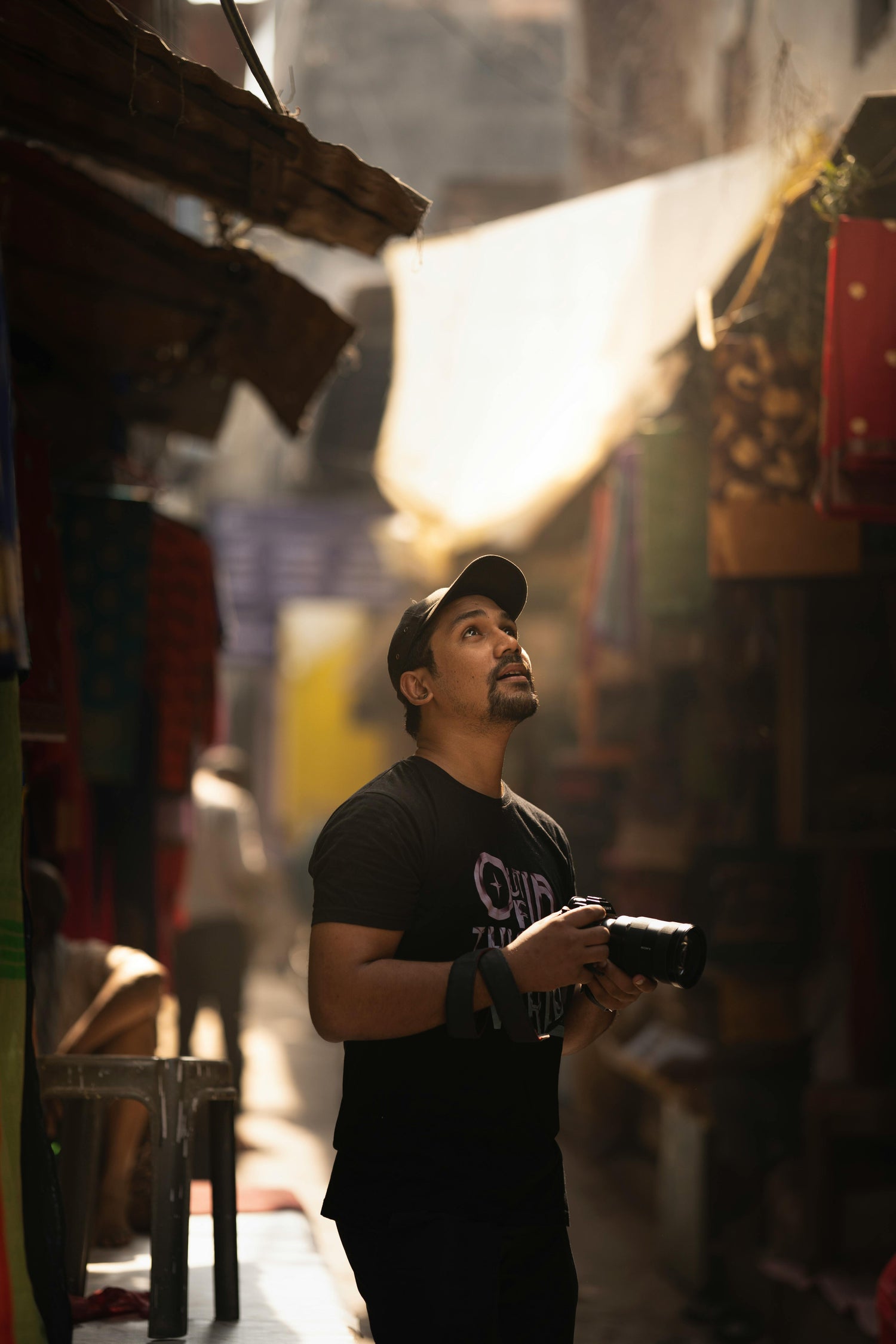 How to Shoot Candid, Documentary-Style Photos of Everyday Life in 2025 With Just One Camera and Strap