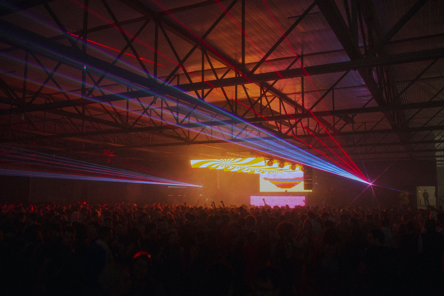 How to keep dancing shots sharp in crowded venues — featured