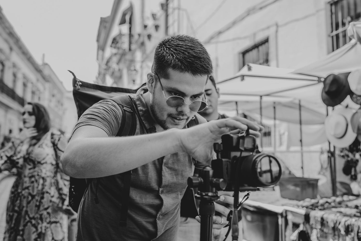 Photographing summer markets without missing the candid moments — featured