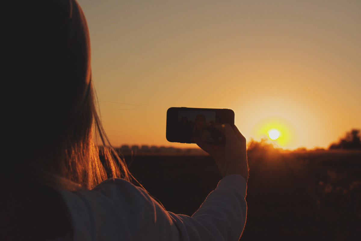 Golden Hour Photos on Vacation: Simple Timing and Camera Moves — featured