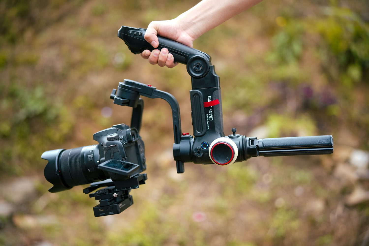 Film smooth handheld travel videos with your mirrorless this summer — featured
