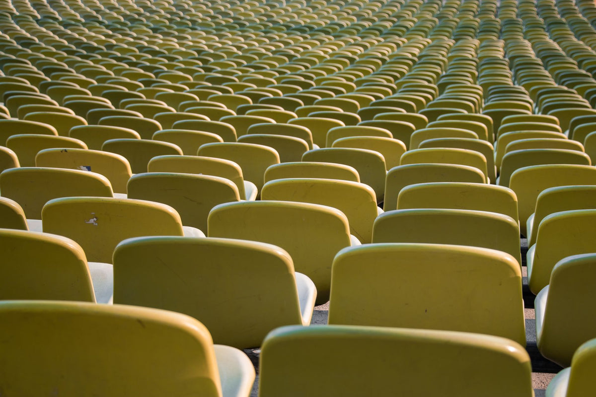 Why concert photos turn muddy in the back row — featured