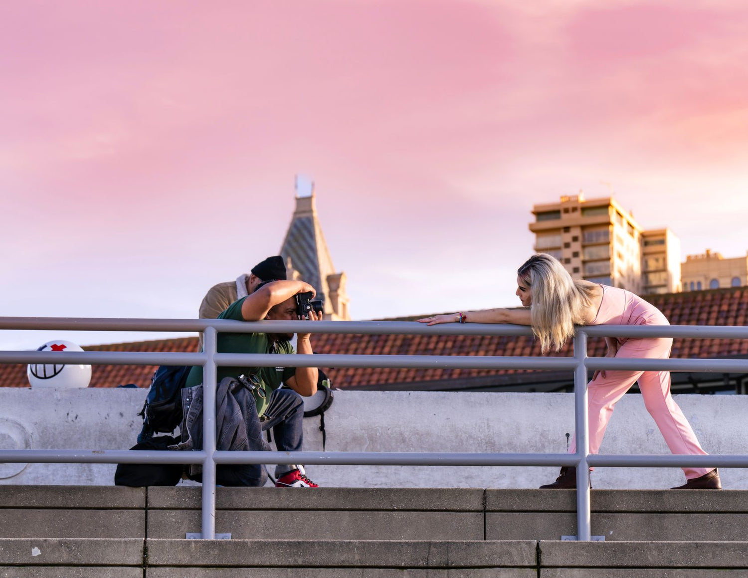 Summer Travel Photo Walks That Capture a City in an Hour — featured