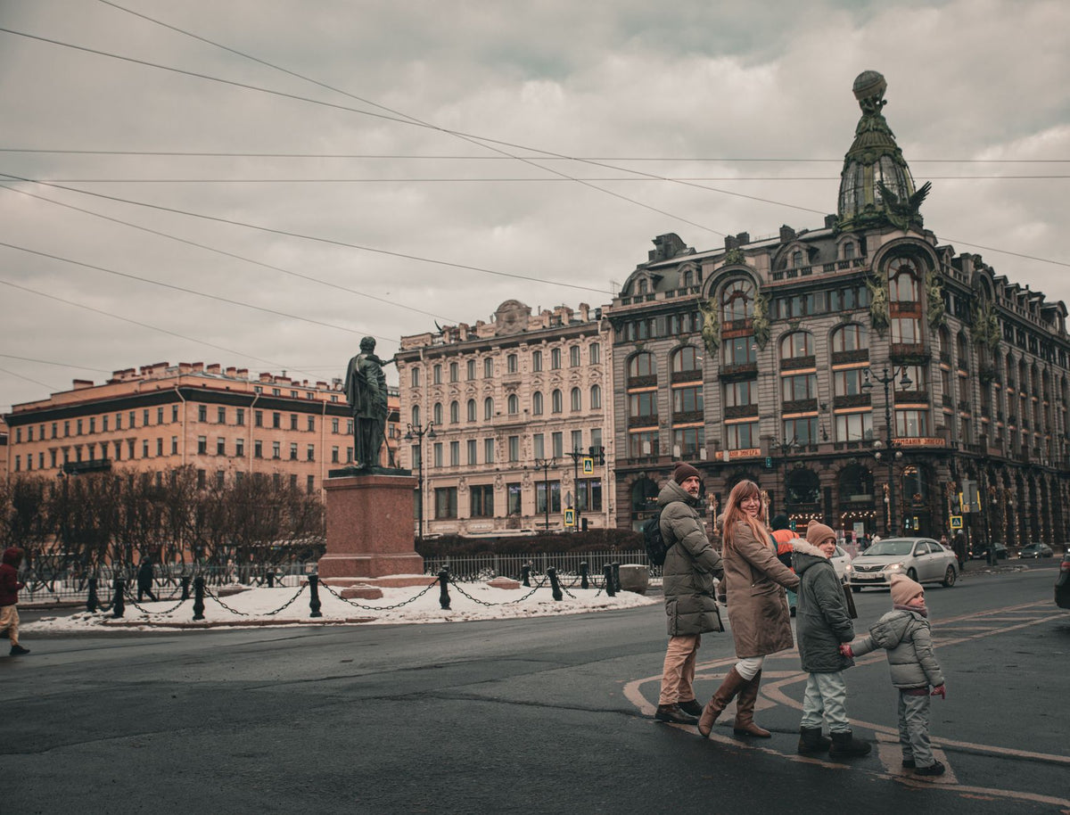 Capture real family moments on a city walk — featured