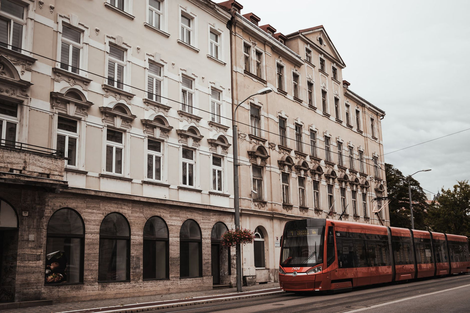 How to frame old facades from a moving tram stop — featured
