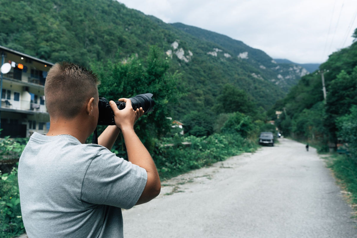 Photographing Summer Road Trips Without Missing the View — featured