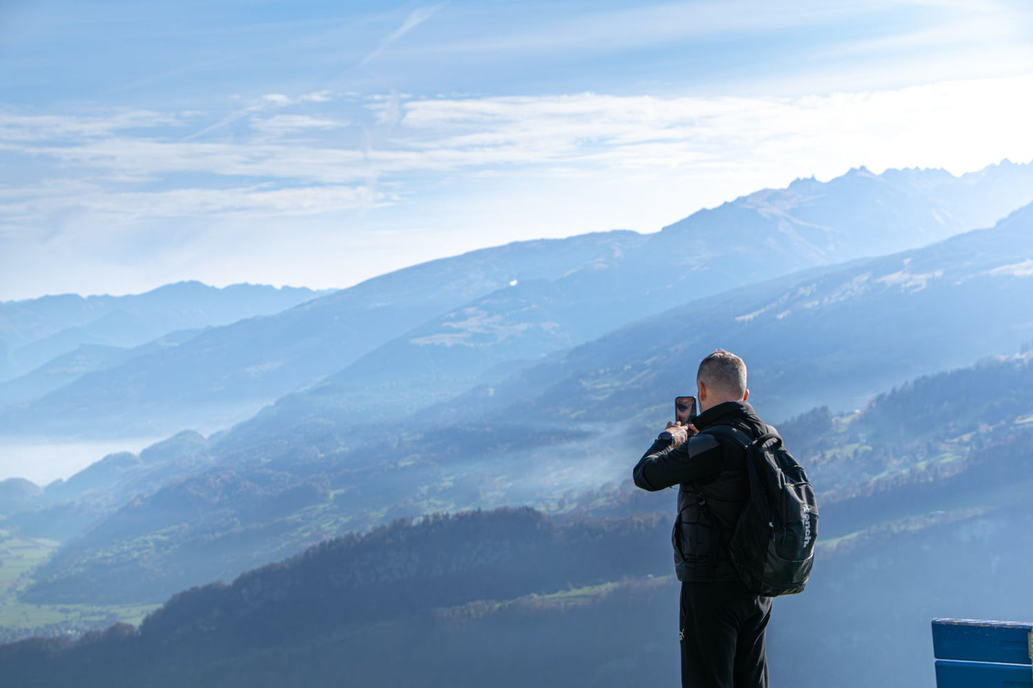 Capture clear mountain-hike landscapes despite summer heat and haze — featured