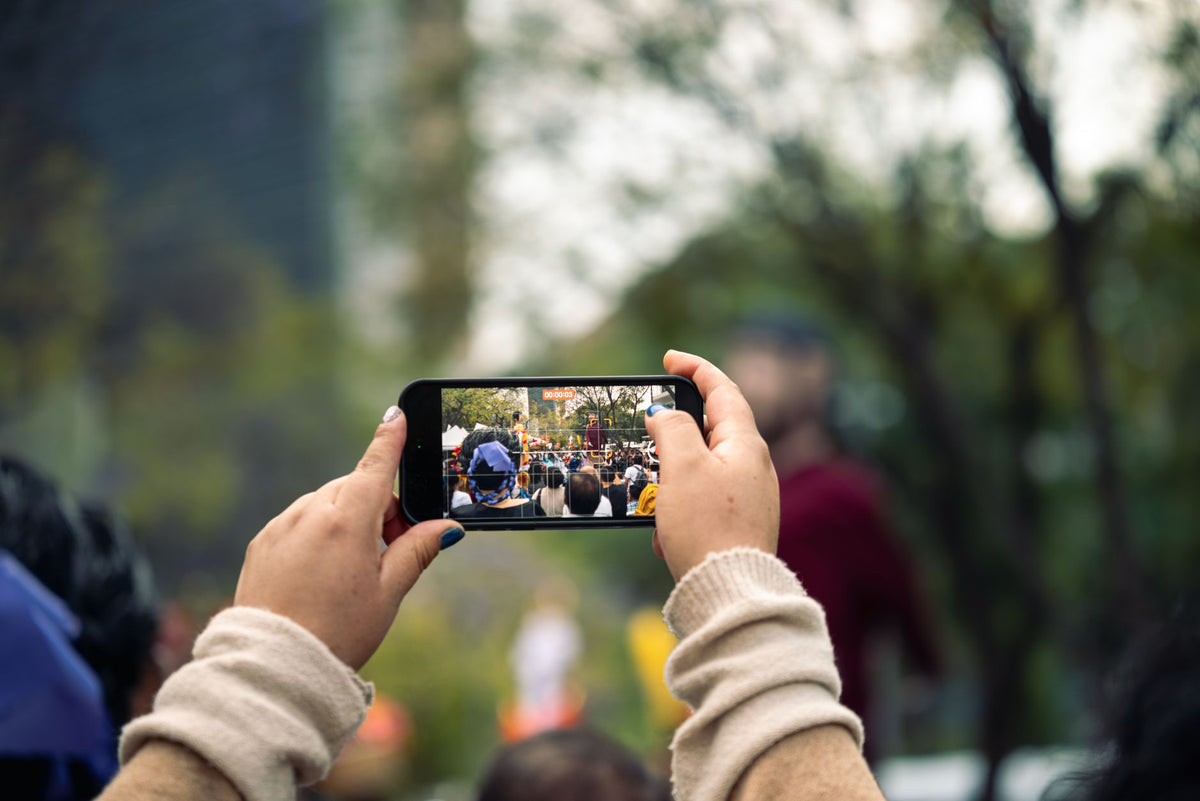 Why your handheld concert shots look soft in the crowd — featured