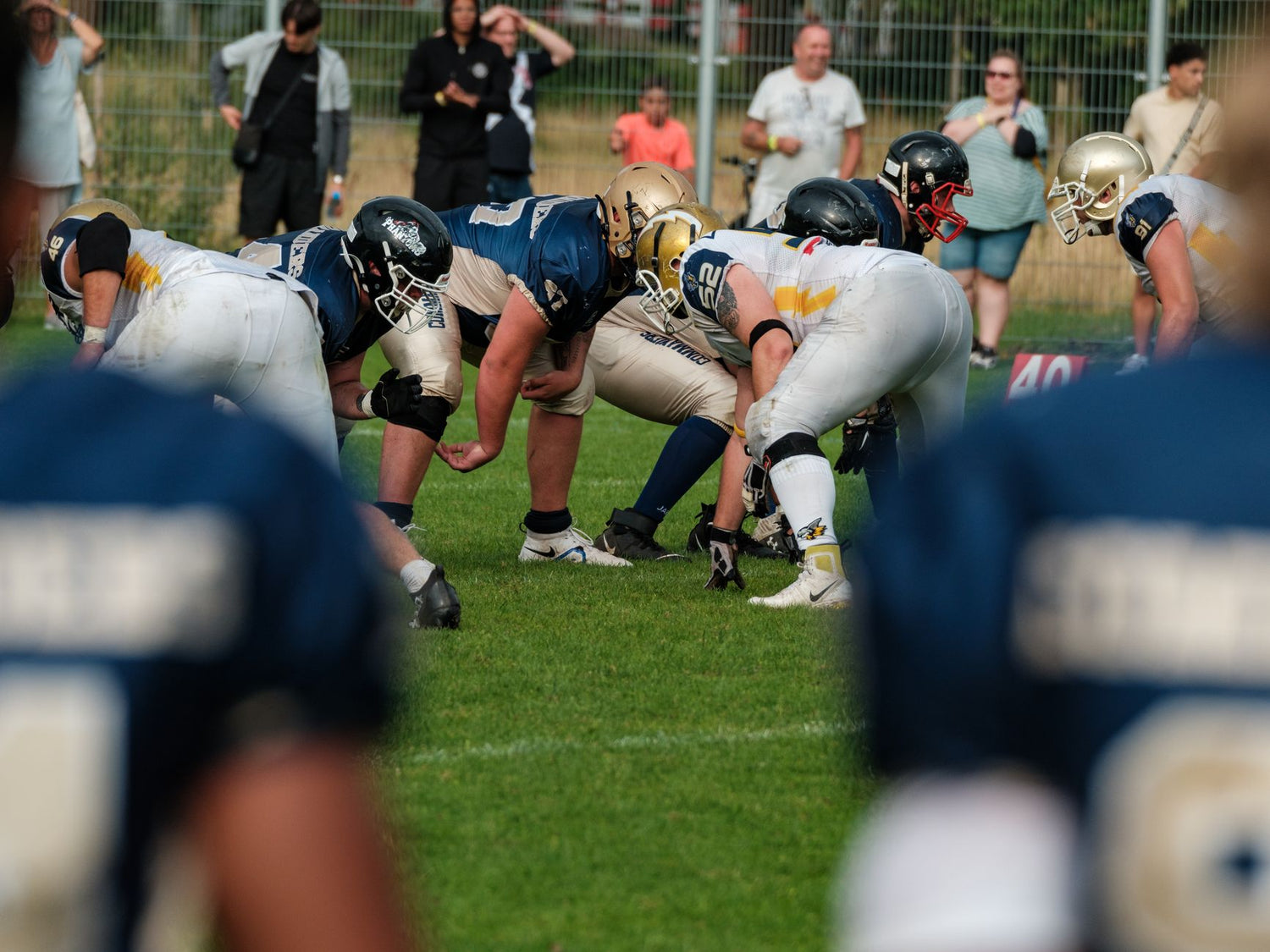 Freeze the winning moment from the sidelines without blurry mess — featured