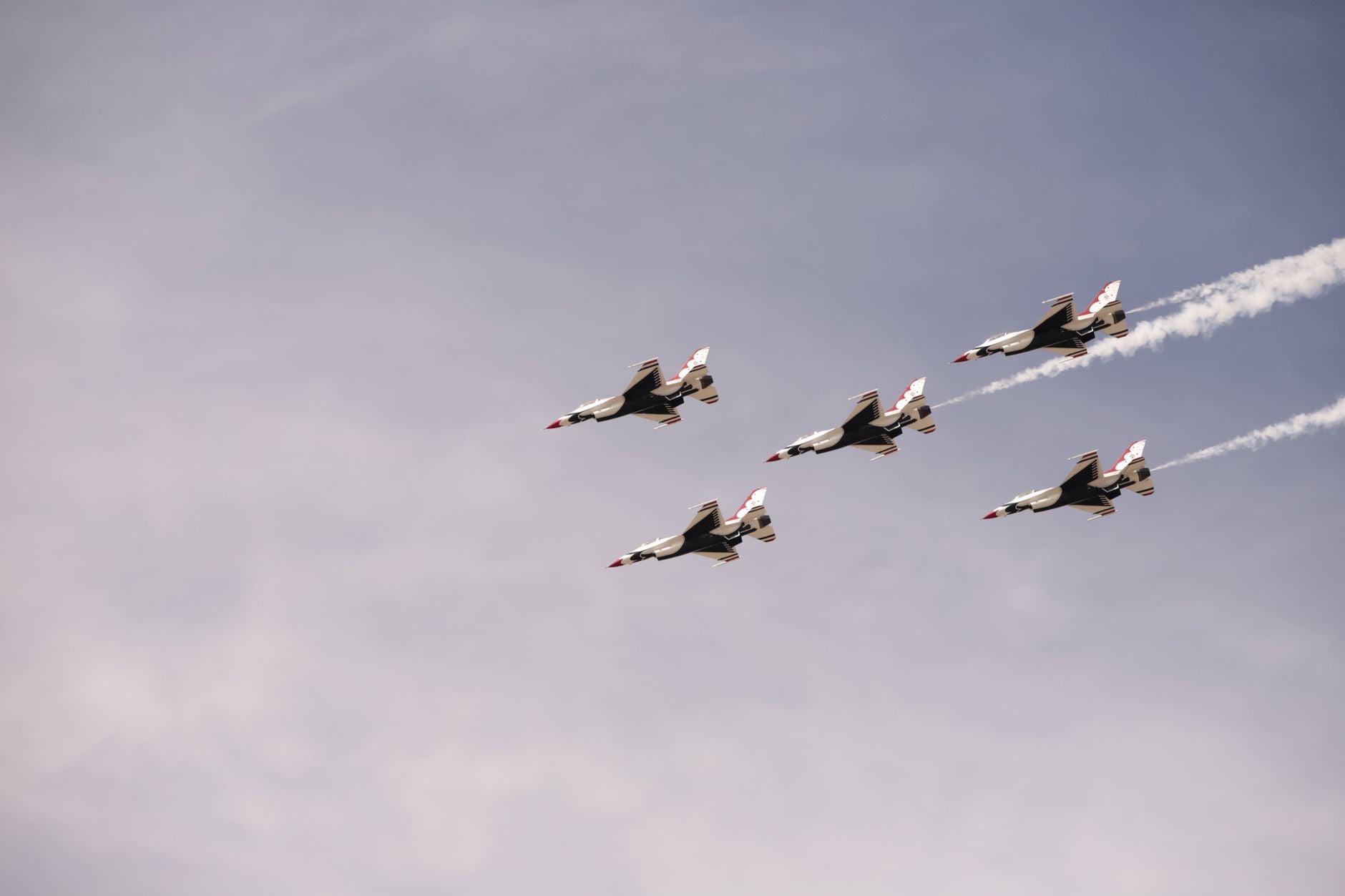 How to catch jets crossing the frame at an airshow — featured
