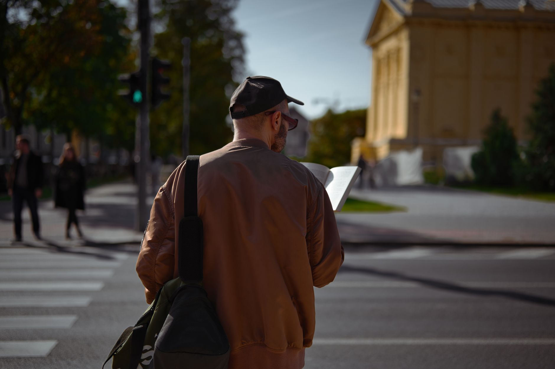 Carry Less, Shoot More on Day Trips and City Breaks — featured