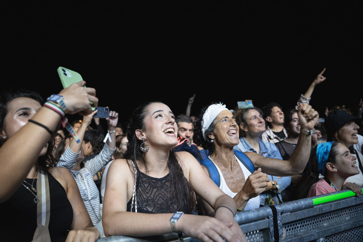 Why concert photos get muddy in the front row — featured