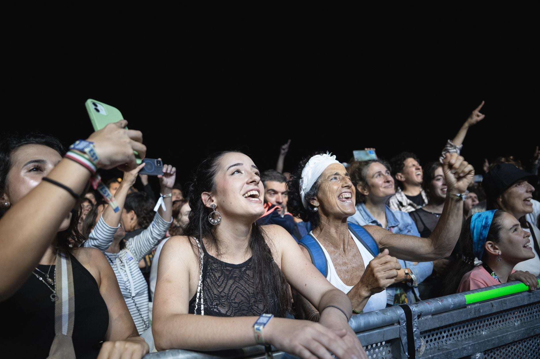 Why concert photos get muddy in the front row — featured