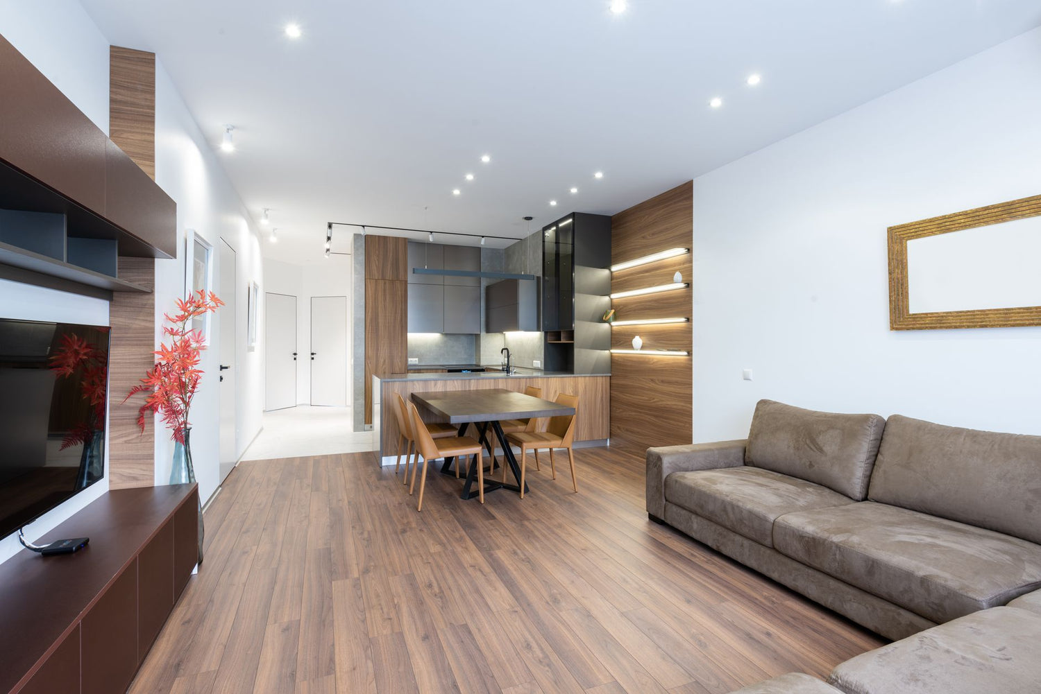How to make tiny apartments look spacious in one frame — featured