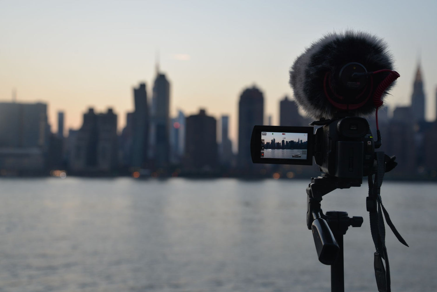 How to keep video clips steady on a city walk — featured