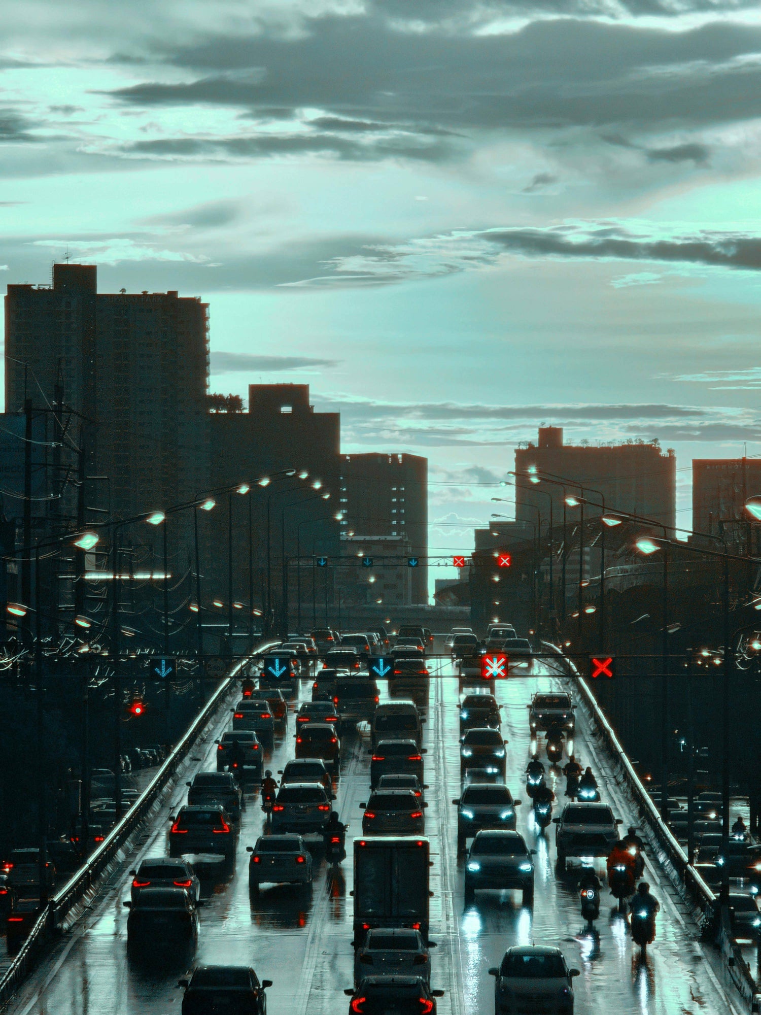 The Blurry Photo Debate 2025: When Motion Blur Makes Your Street Travel Shots Better