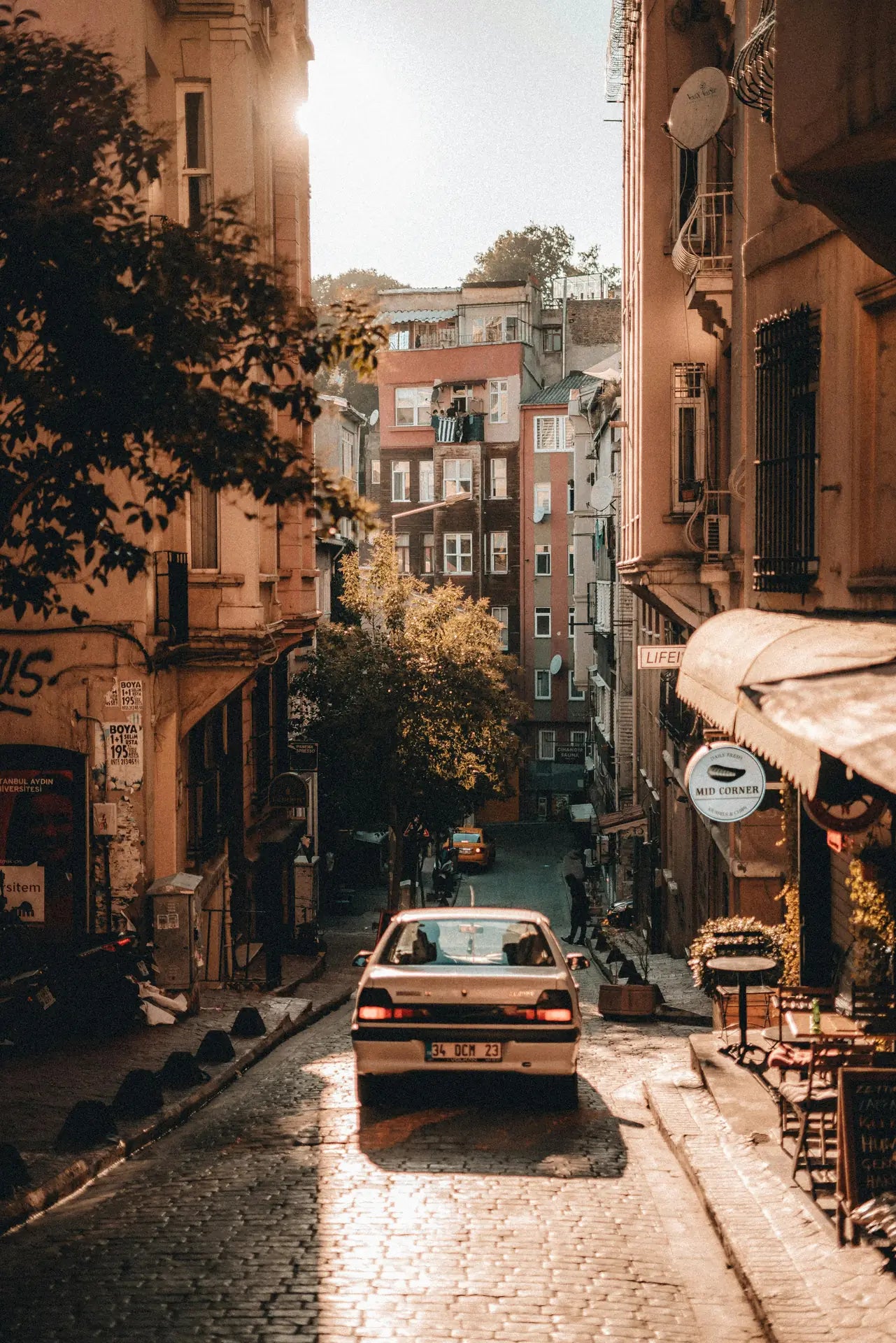 Capture Retro Architecture Abroad: Vintage Composition and Editing Techniques for Travel 2025