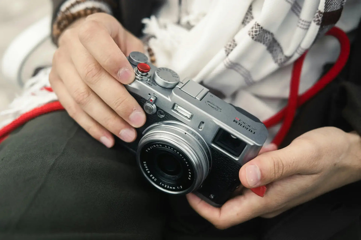 Exploring the Best Compact Cameras for Travel Enthusiasts: A 2026 Guide
