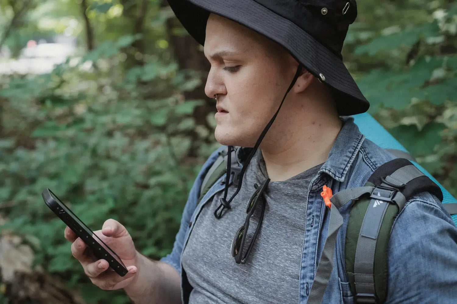 Exploring the Benefits of Using the Camstrap Explorer for Compact Travel Cameras